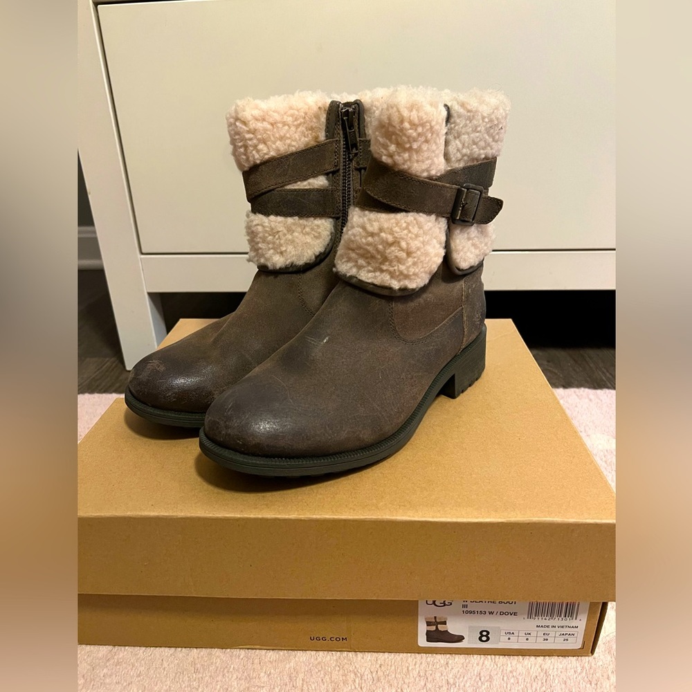 Women Ugg Blayre Boots III Size 8 Color Dover gently used with box